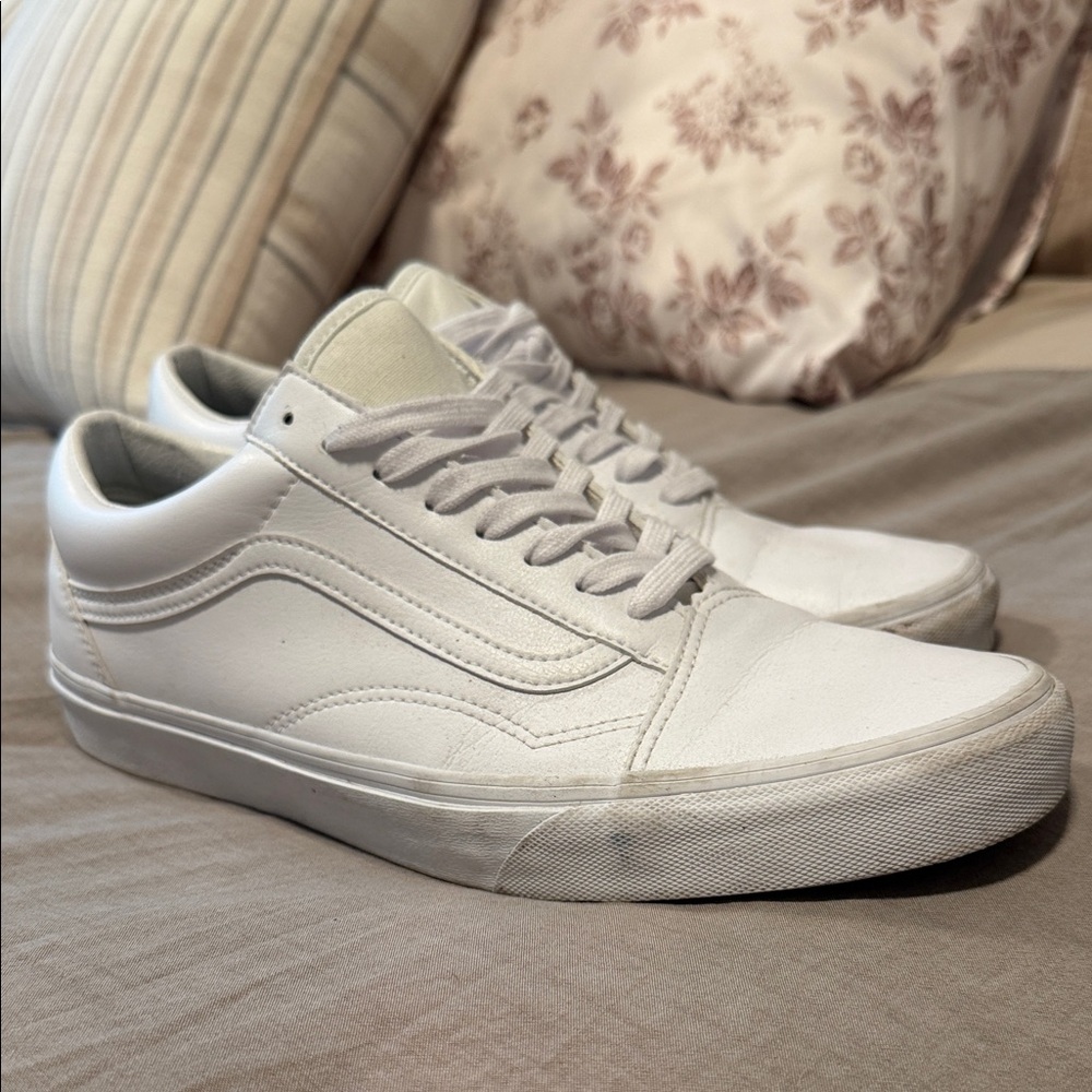 Vans White Low-Top Leather Old Skool Skate Sneakers